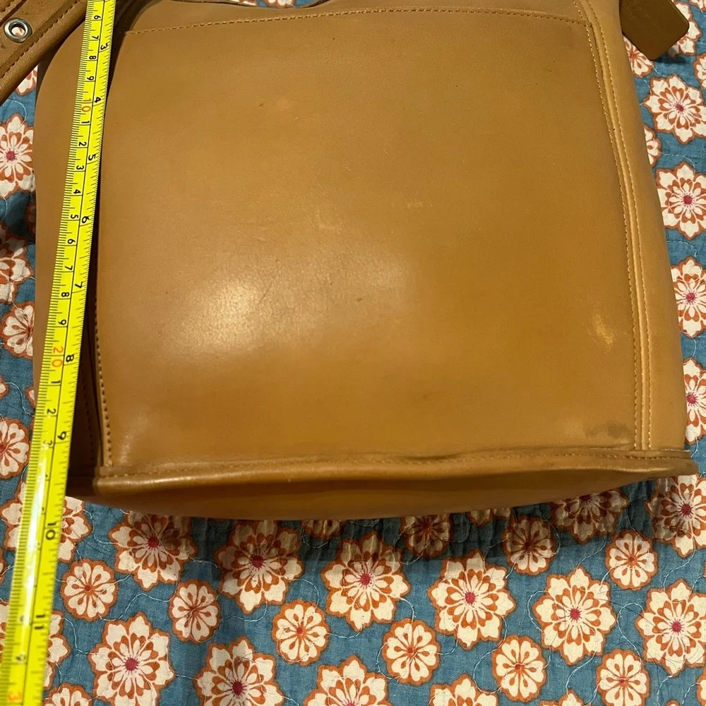 Vintage Coach Medium Slim Duffle Sac - 9816, tan - Picture 4 of 16